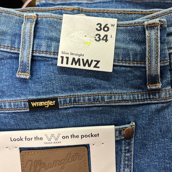 Wrangler Icons Jeans Slim Straight Faded Blue NWT Various Sizes - Picture 2 of 10